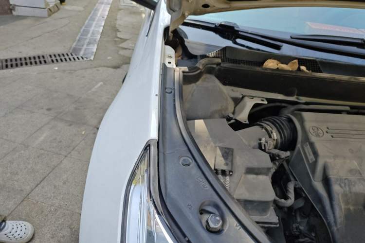Used Cadillac SRX 2014 3.0L Elite Model Engine Bay Right