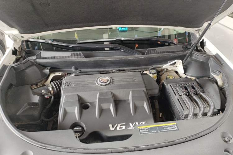 Used Cadillac SRX 2014 3.0L Elite Model Engine Bay