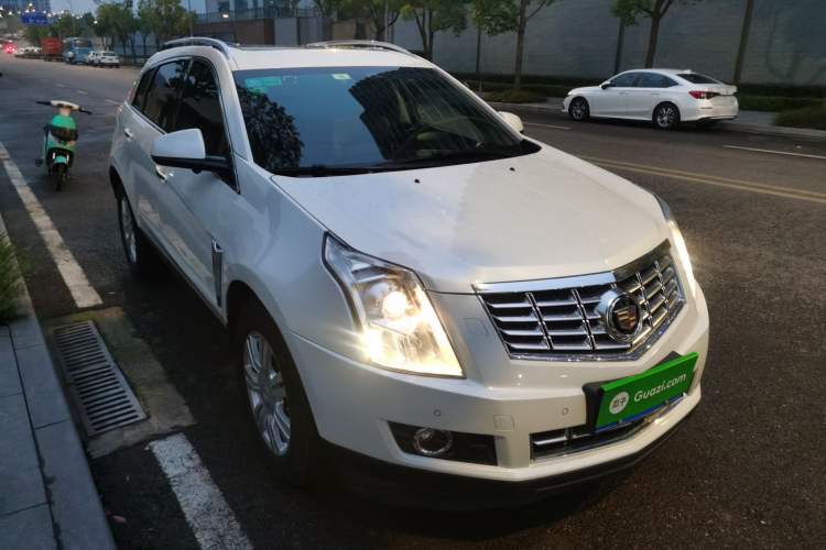 Used Cadillac SRX 2014 3.0L Elite Model Front Right 45 Deg