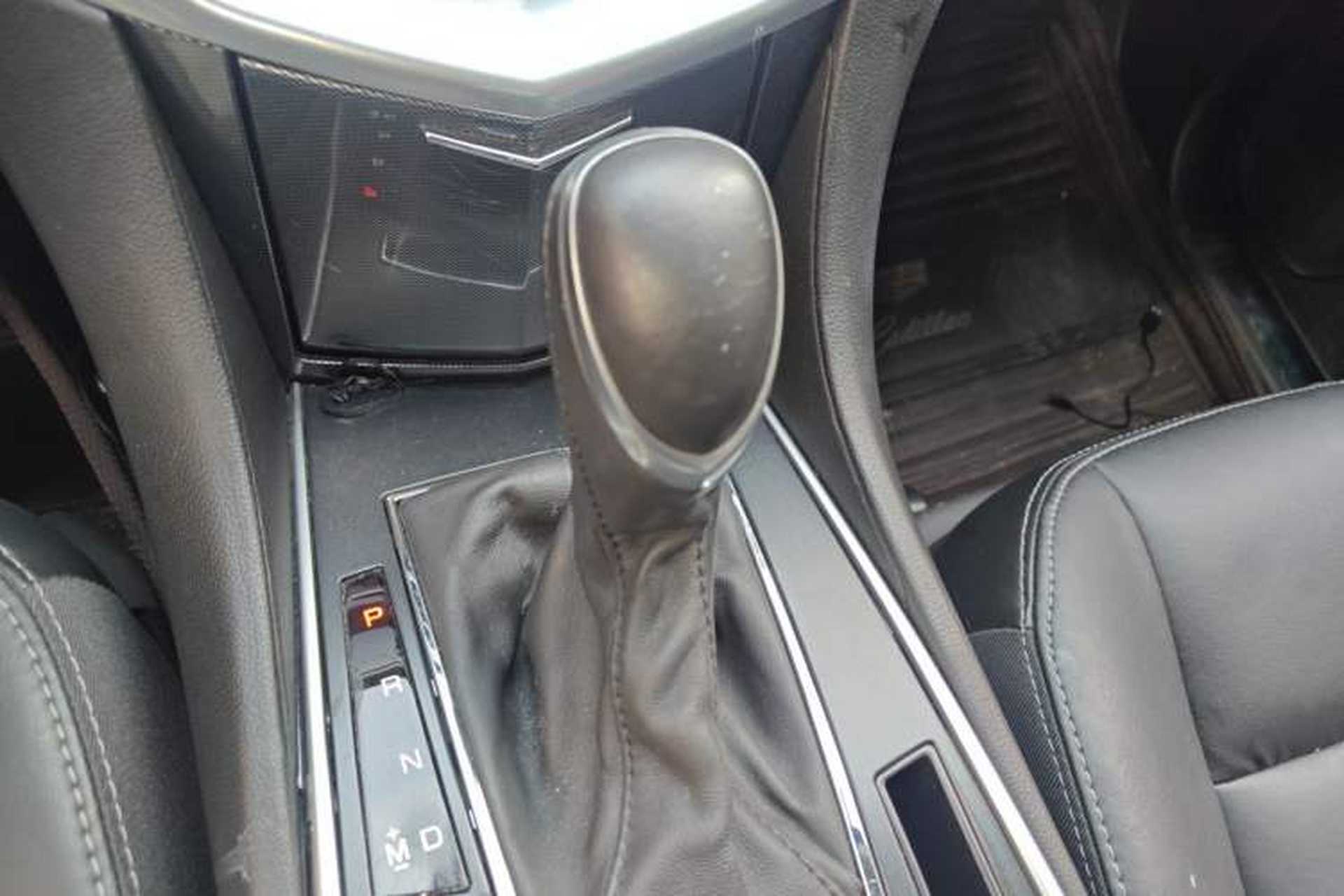 Used Cadillac SRX 2014 3.0L Comfort Model Gear Lever