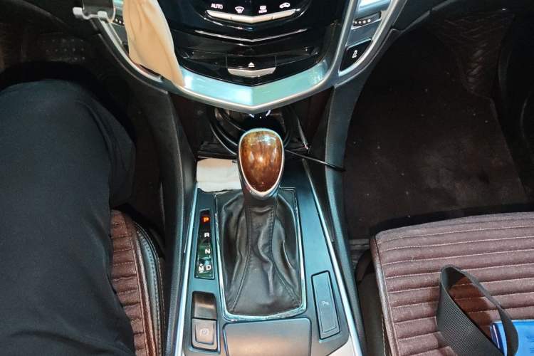 Used Cadillac SRX 2014 3.0L Luxury Model Gear Lever