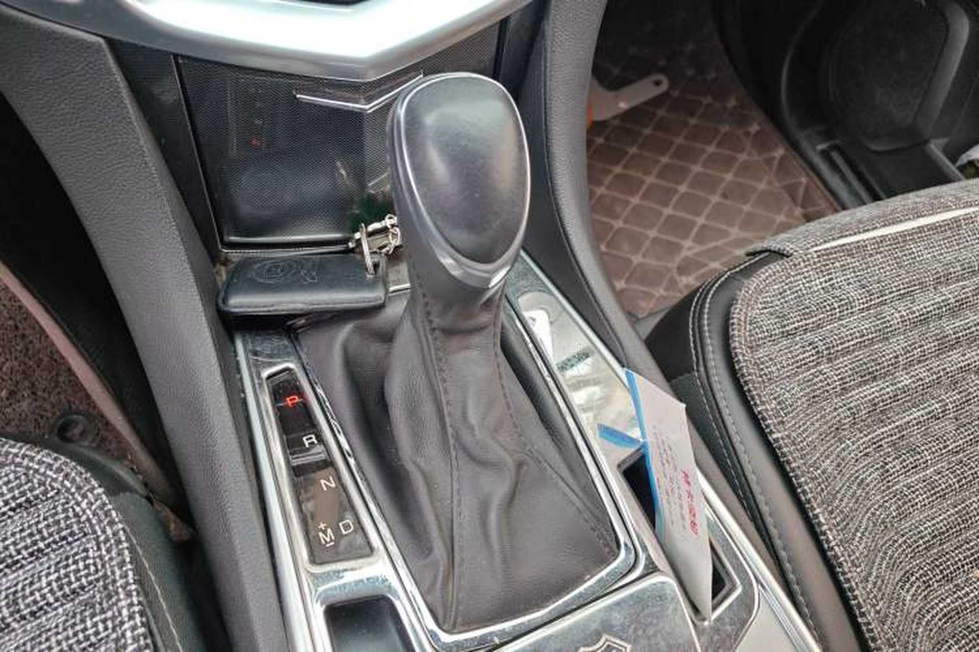 Used Cadillac SRX 2014 3.0L Comfort Model Gear Lever
