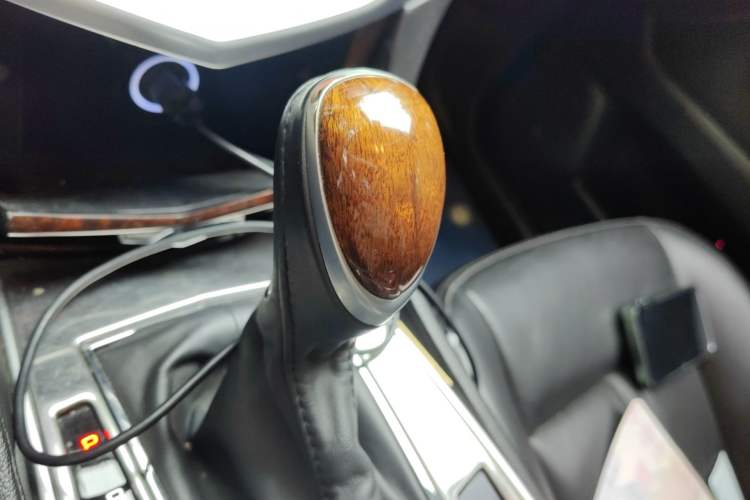 Used Cadillac SRX 2014 3.0L Elite Model Gear Lever