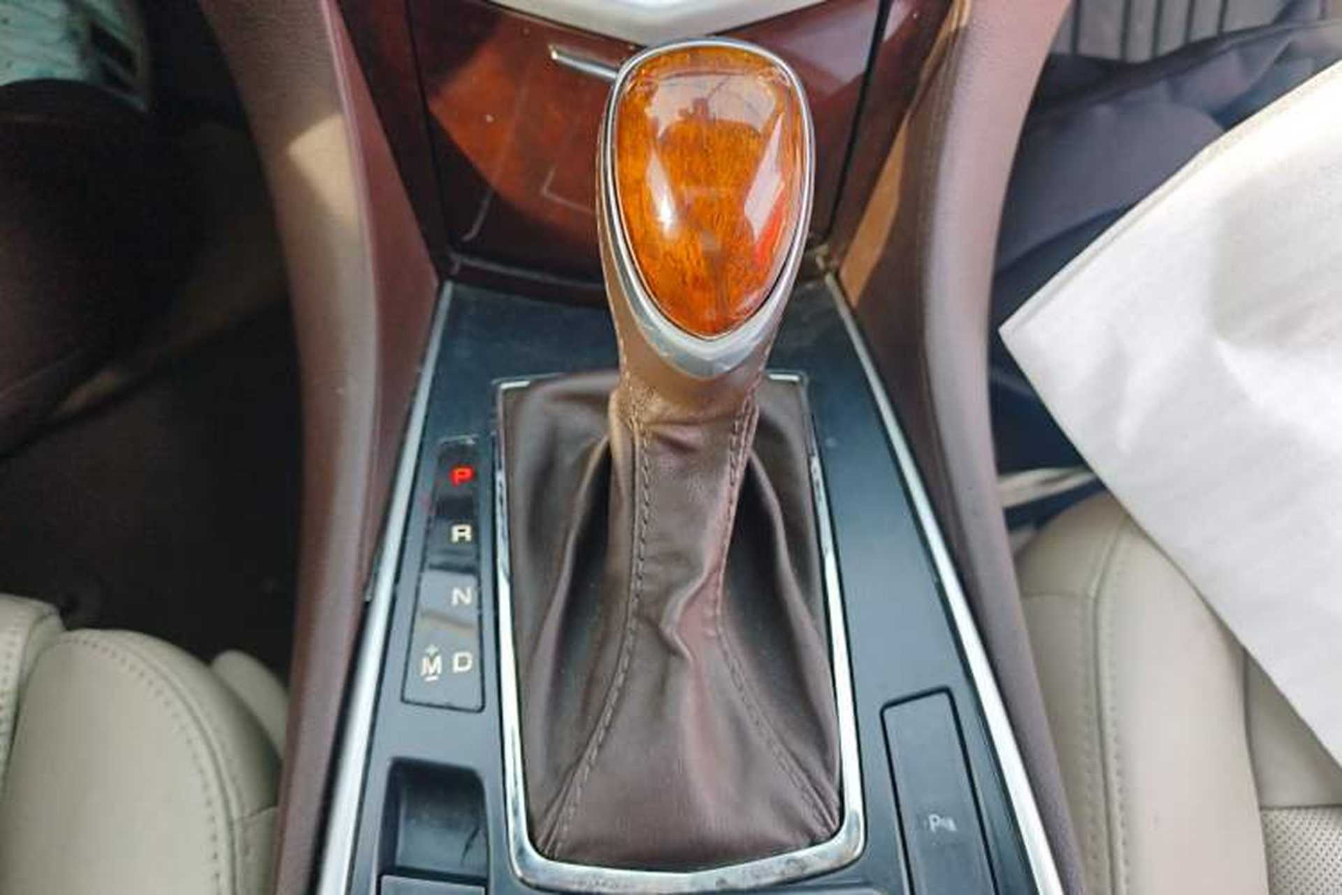Used Cadillac SRX 2014 3.0L Elite Model Gear Lever