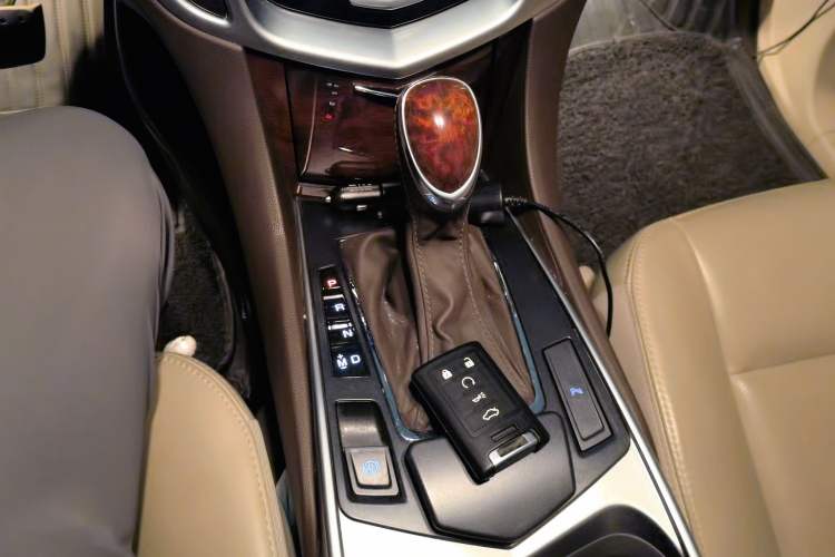 Used Cadillac SRX 2014 3.0L Elite Model Gear Lever
