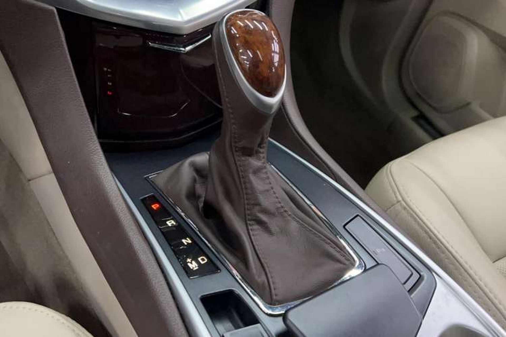 Used Cadillac SRX 2014 3.0L Elite Model Gear Lever