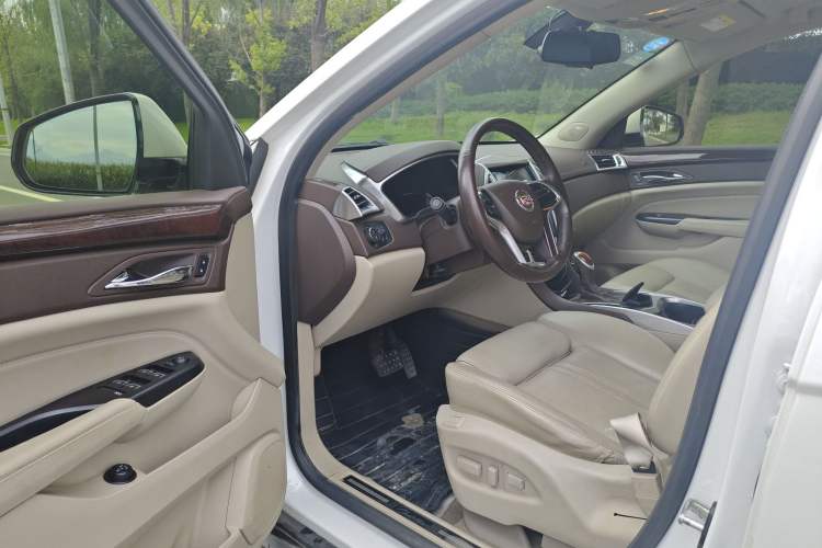 Used Cadillac SRX 2014 3.0L Elite Model Interior 2
