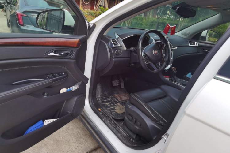 Used Cadillac SRX 2014 3.0L Elite Model Interior 3