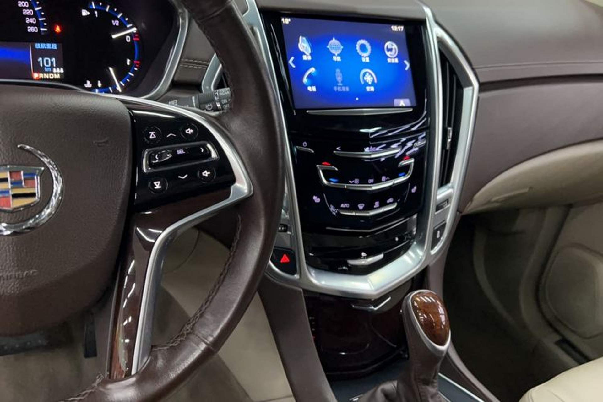Used Cadillac SRX 2014 3.0L Elite Model Interior 3
