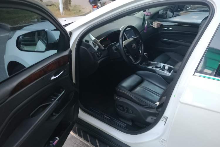 Used Cadillac SRX 2014 3.0L Luxury Model Interior 3