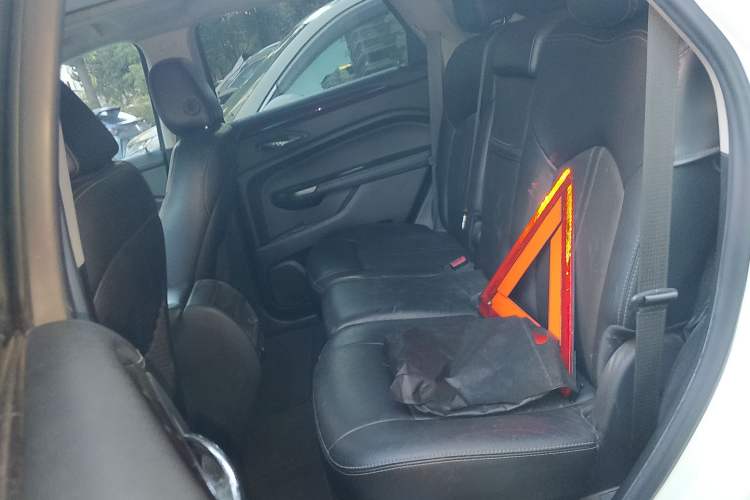 Used Cadillac SRX 2014 3.0L Luxury Model Interior 4
