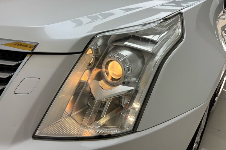 Used Cadillac SRX 2014 3.0L Comfort Model Left Front Headlight