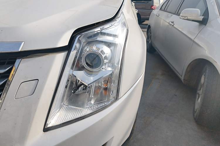 Used Cadillac SRX 2014 3.0L Elite Model Left Front Headlight