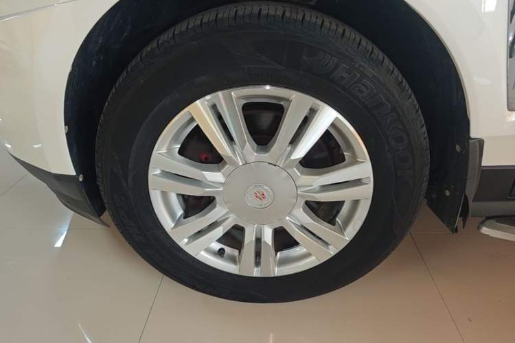 Used Cadillac SRX 2014 3.0L Comfort Model Left Front Wheel Hub