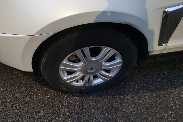 Used Cadillac SRX 2014 3.0L Elite Model Left Front Wheel Hub