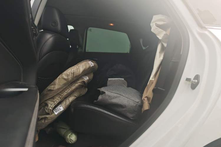 Used Cadillac SRX 2014 3.0L Elite Model Left Rear Seat