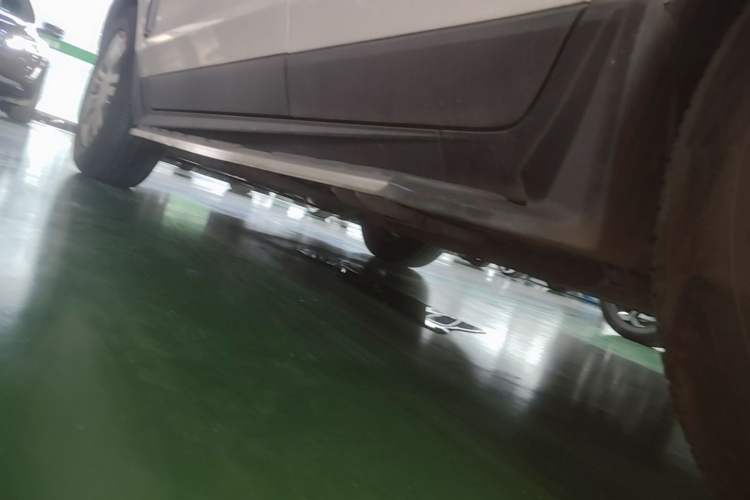 Used Cadillac SRX 2014 3.0L Comfort Model Left Side Sill