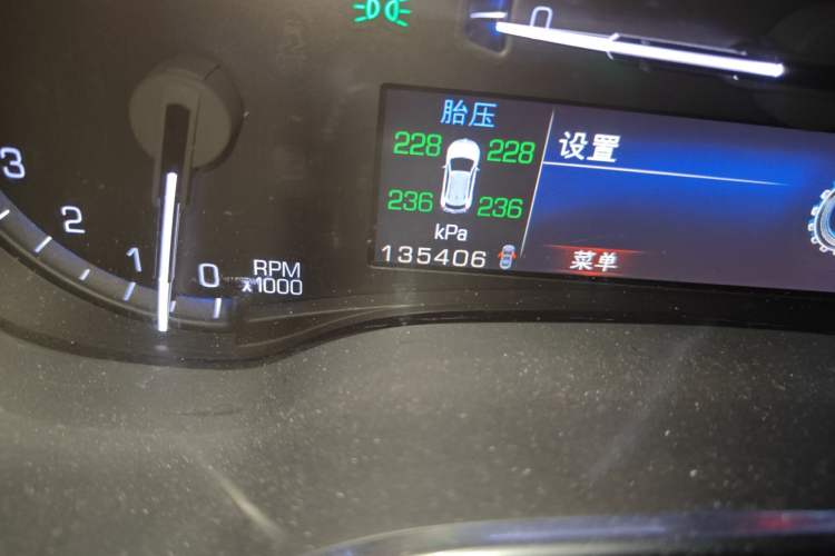 Used Cadillac SRX 2014 3.0L Comfort Model Odometer Close Up