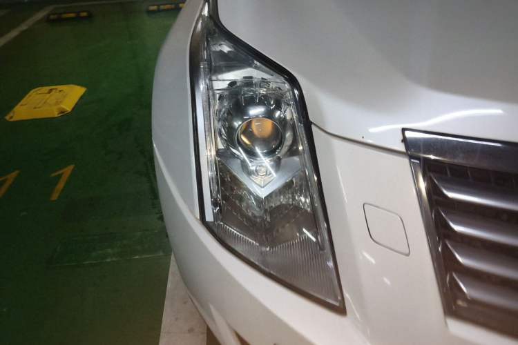 Used Cadillac SRX 2014 3.6L Flagship Model Right Front Headlight
