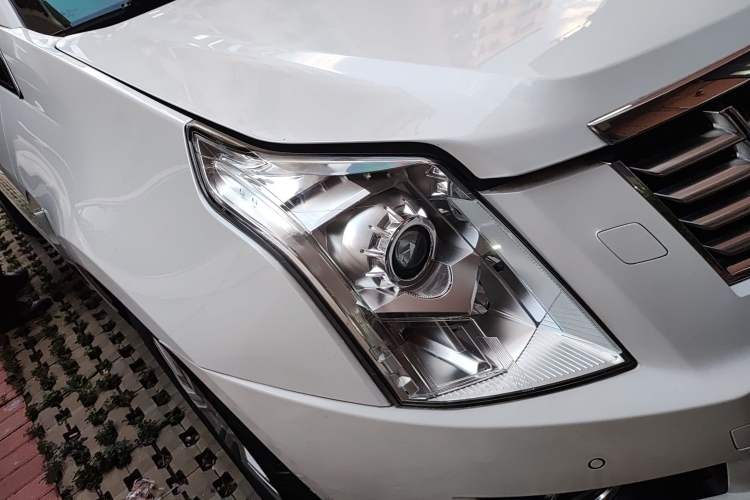 Used Cadillac SRX 2014 3.0L Elite Model Right Front Headlight