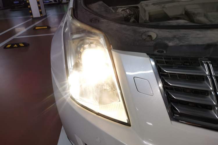Used Cadillac SRX 2014 3.0L Comfort Model Right Front Headlight