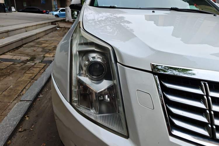 Used Cadillac SRX 2014 3.0L Comfort Model Right Front Headlight