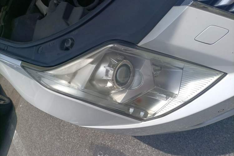 Used Cadillac SRX 2014 3.0L Elite Model Right Front Headlight