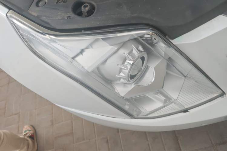 Used Cadillac SRX 2014 3.0L Elite Model Right Front Headlight