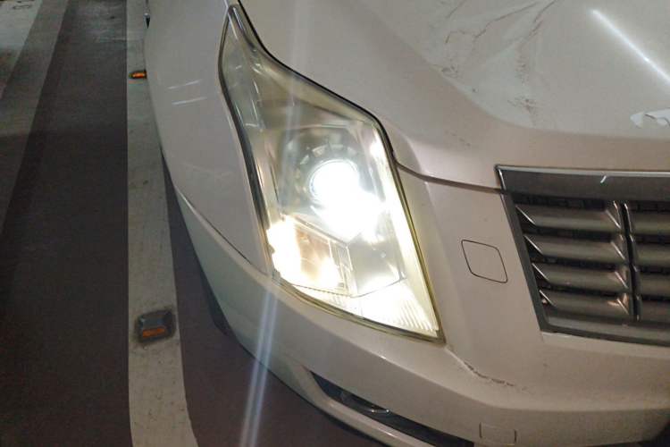Used Cadillac SRX 2014 3.0L Comfort Model Right Front Headlight