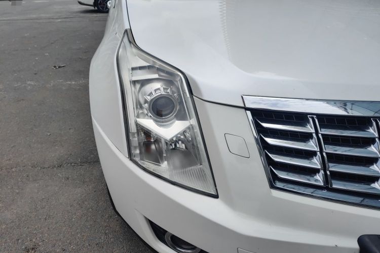 Used Cadillac SRX 2014 3.0L Comfort Model Right Front Headlight