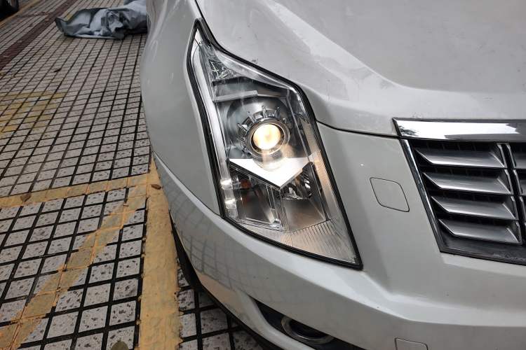 Used Cadillac SRX 2014 3.0L Comfort Model Right Front Headlight