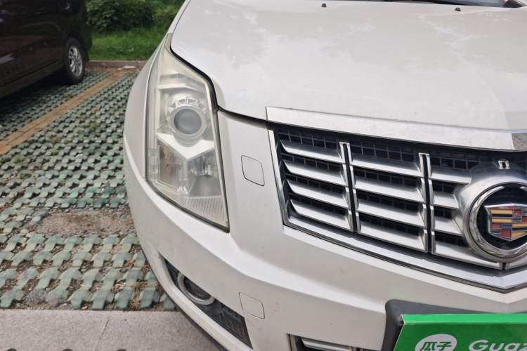 Used Cadillac SRX 2014 3.0L Comfort Model Right Front Headlight