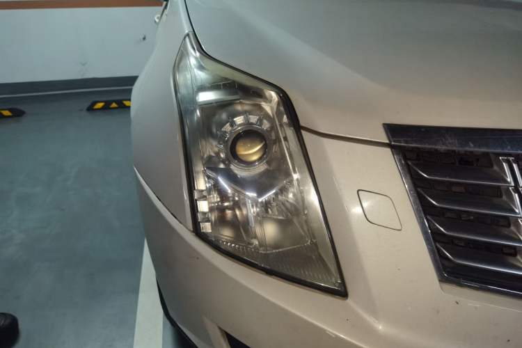 Used Cadillac SRX 2014 3.0L Comfort Model Right Front Headlight