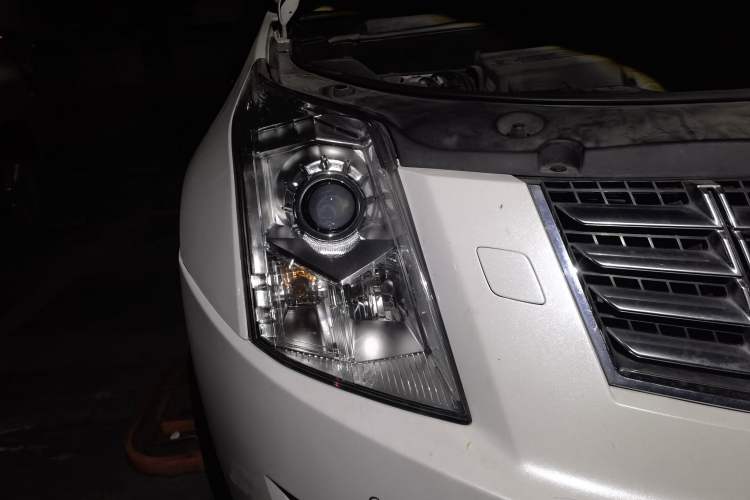 Used Cadillac SRX 2014 3.0L Elite Model Right Front Headlight