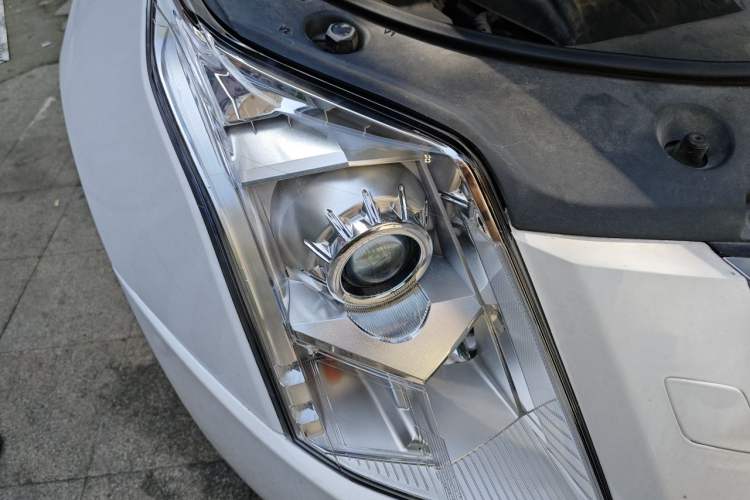 Used Cadillac SRX 2014 3.0L Elite Model Right Front Headlight