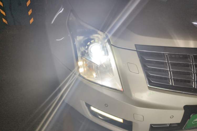 Used Cadillac SRX 2014 3.0L Elite Model Right Front Headlight
