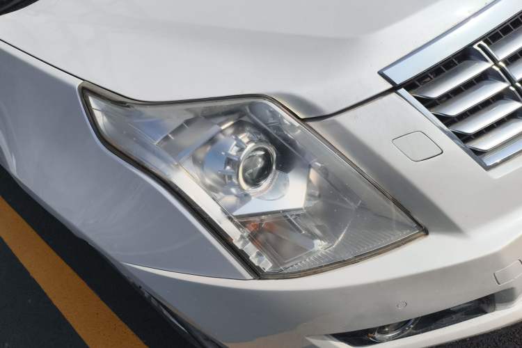 Used Cadillac SRX 2014 3.0L Comfort Model Right Front Headlight
