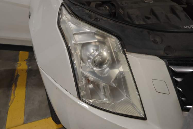 Used Cadillac SRX 2014 3.0L Comfort Model Right Front Headlight