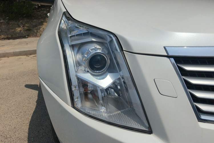 Used Cadillac SRX 2014 3.0L Elite Model Right Front Headlight