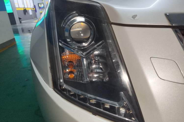 Used Cadillac SRX 2014 3.0L Comfort Model Right Front Headlight