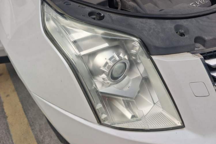 Used Cadillac SRX 2014 3.0L Elite Model Right Front Headlight