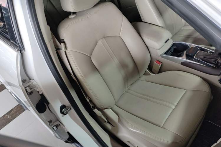 Used Cadillac SRX 2014 3.0L Elite Model Right Front Seat
