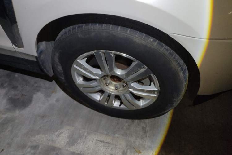 Used Cadillac SRX 2014 3.0L Elite Model Right Front Wheel Hub