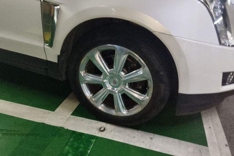 Used Cadillac SRX 2014 3.6L Flagship Model Right Front Wheel Hub