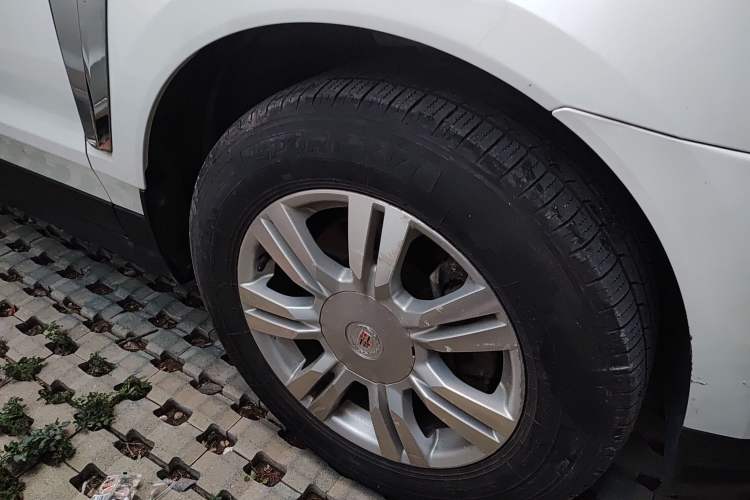 Used Cadillac SRX 2014 3.0L Elite Model Right Front Wheel Hub