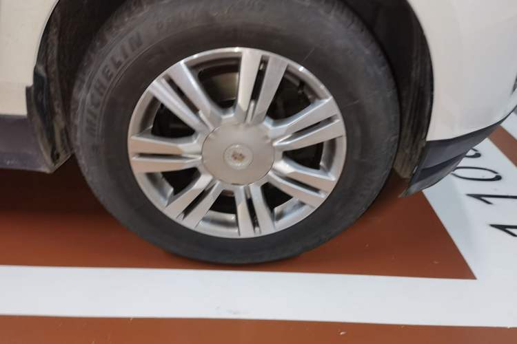Used Cadillac SRX 2014 3.0L Comfort Model Right Front Wheel Hub
