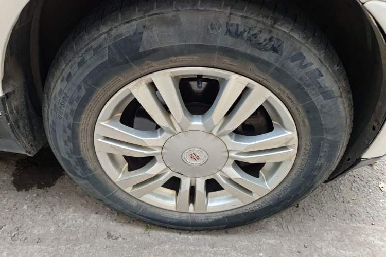 Used Cadillac SRX 2014 3.0L Comfort Model Right Front Wheel Hub