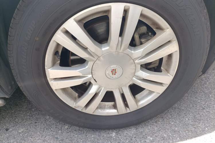 Used Cadillac SRX 2014 3.0L Elite Model Right Front Wheel Hub