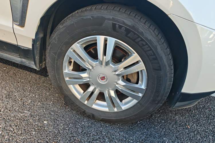 Used Cadillac SRX 2014 3.0L Comfort Model Right Front Wheel Hub