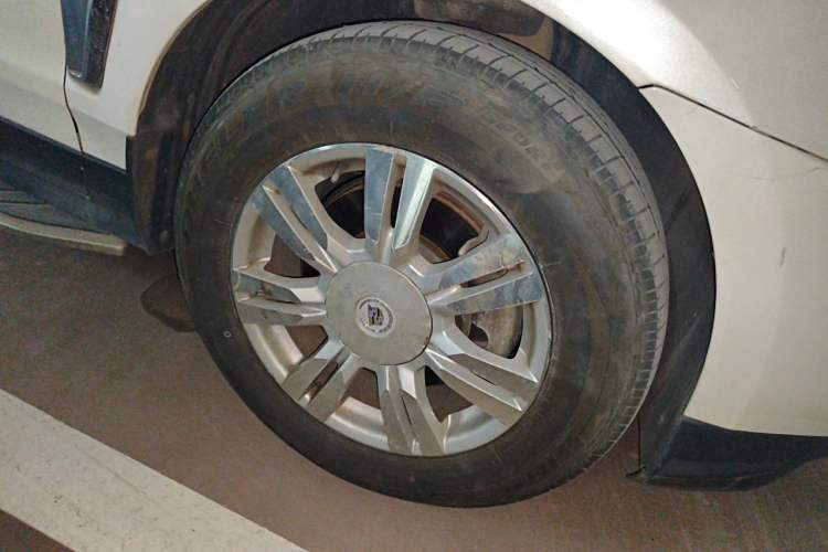 Used Cadillac SRX 2014 3.0L Comfort Model Right Front Wheel Hub